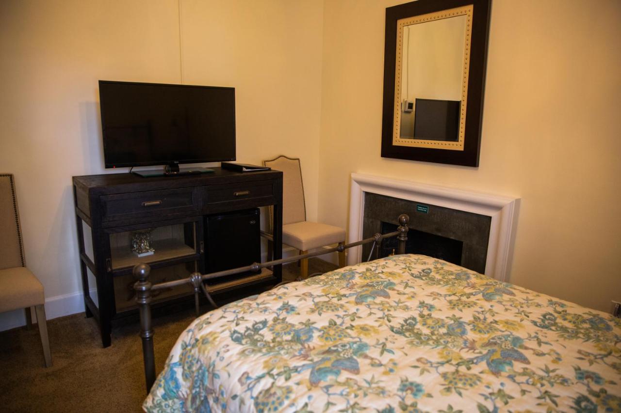 Providence Manor House Bed & Breakfast Bed & Breakfast Clemmons Exterior photo